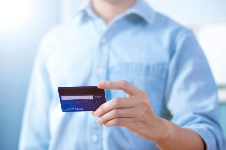 A man holding his Chase Freedom Unlimited Card.
