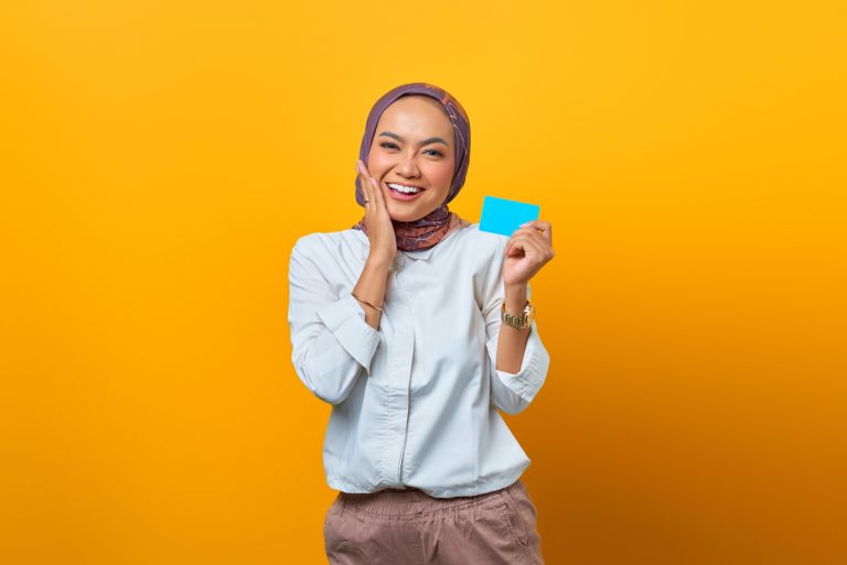 Woman holding a Discover it Balance Transfer Card.