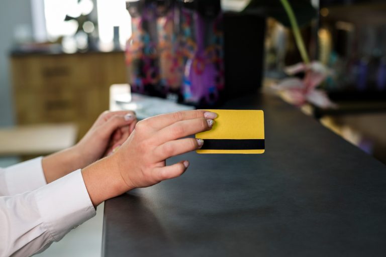 Someone using the Petal 2 Visa.
