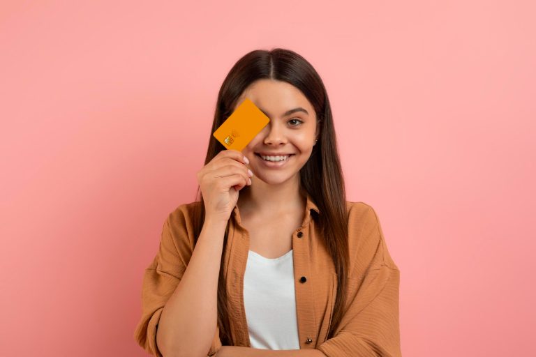 Womna using her Wells Fargo Health Advantage.